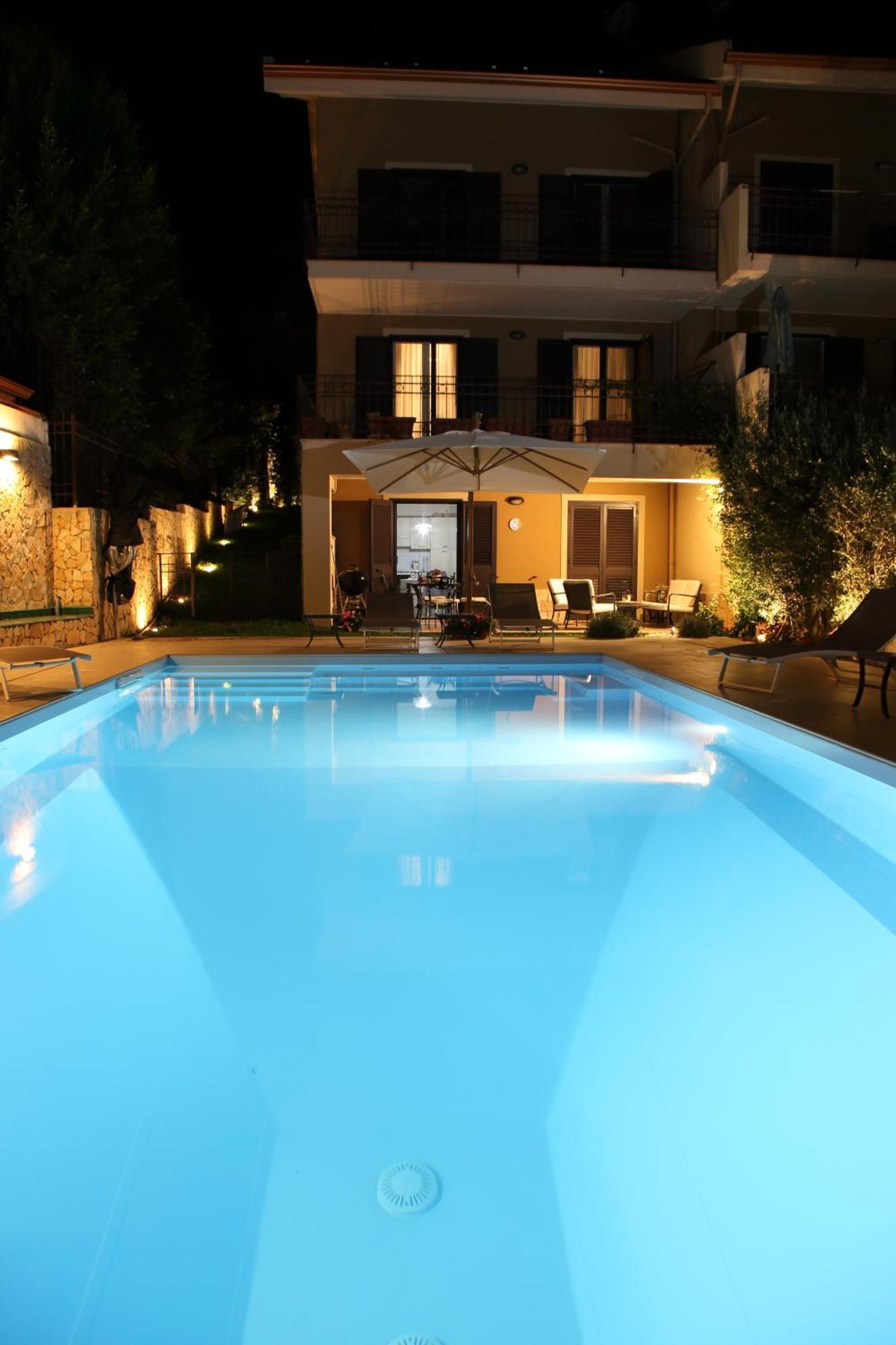 Domus Aurige Bed & Breakfast Messina Bagian luar foto