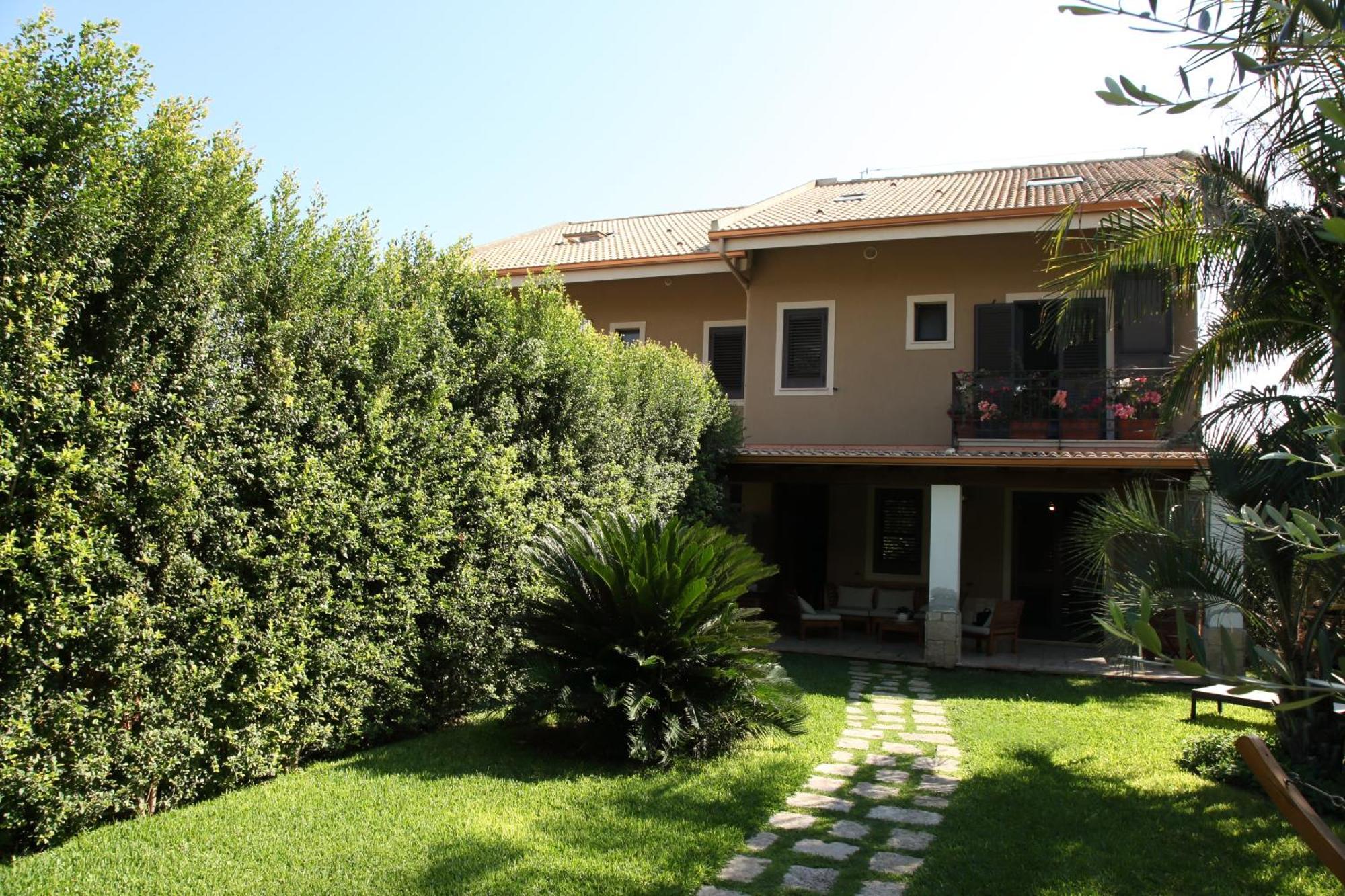 Domus Aurige Bed & Breakfast Messina Bagian luar foto